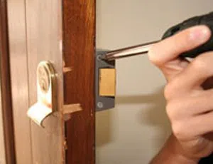 Locksmith Store Pompano Beach, FL 954-283-5711 - change-locks-service